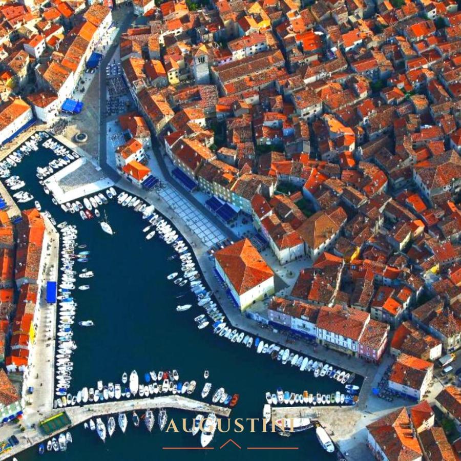 Apartment Augustini Cres Luaran gambar