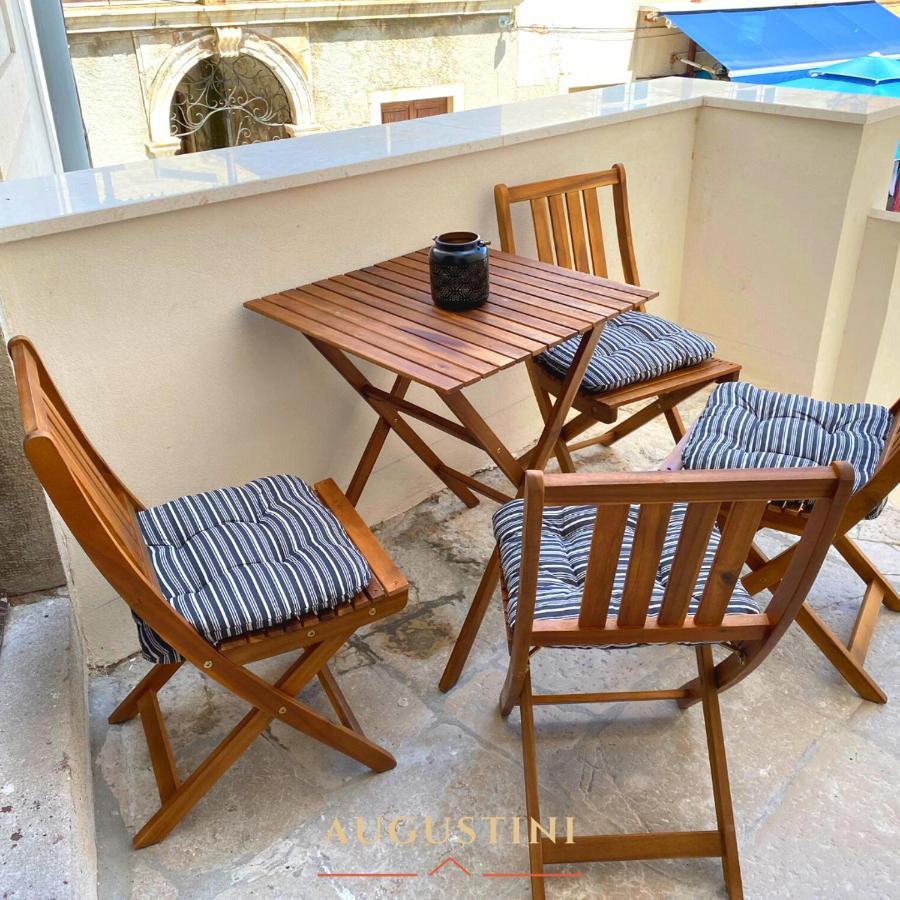 Apartment Augustini Cres Luaran gambar