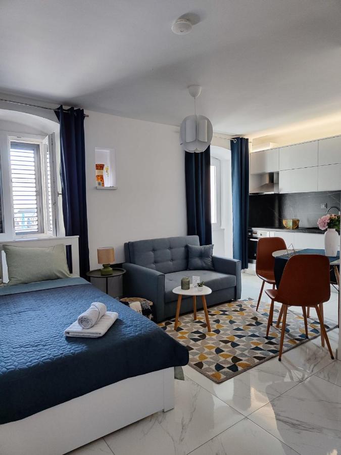 Apartment Augustini Cres Luaran gambar