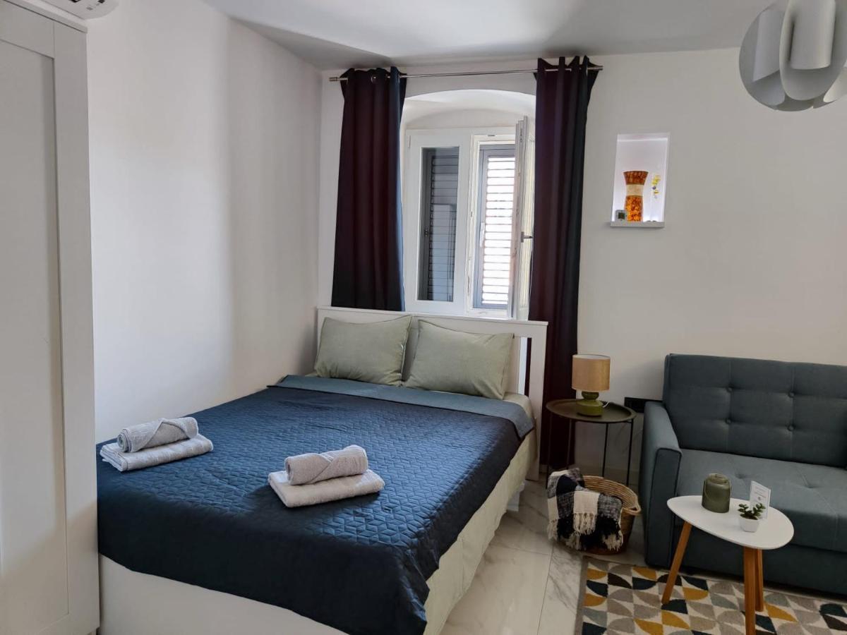Apartment Augustini Cres Luaran gambar