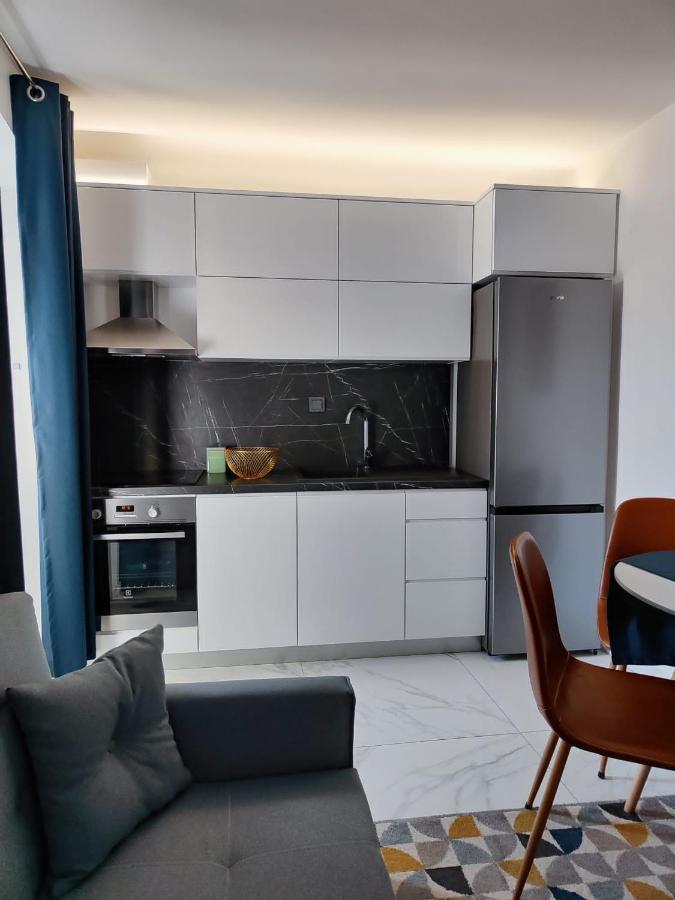 Apartment Augustini Cres Luaran gambar