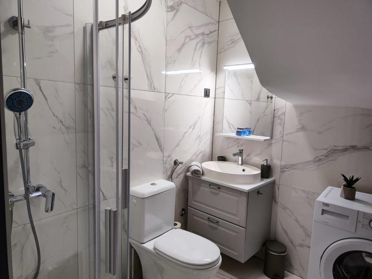 Apartment Augustini Cres Luaran gambar