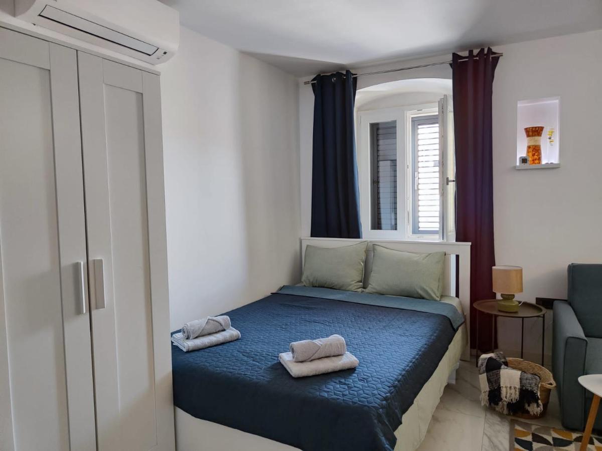 Apartment Augustini Cres Luaran gambar